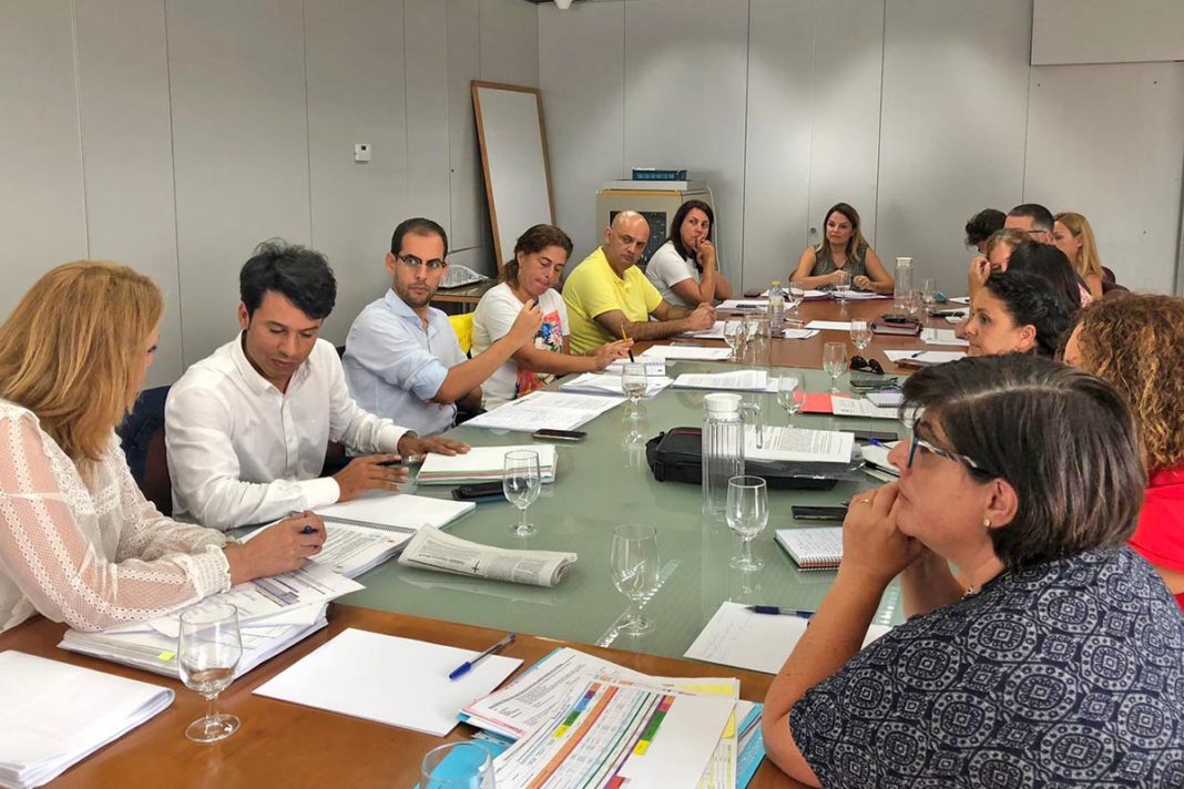 La consejera de Derechos Sociales, Igualdad, Diversidad y Juventud del Gobierno de Canarias mantuvo hoy un encuentro con los representantes de las áreas de Bienestar Social insulares