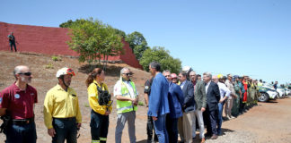 Pedro Sánchez visita las zonas afectadas por el incendio de Valleseco