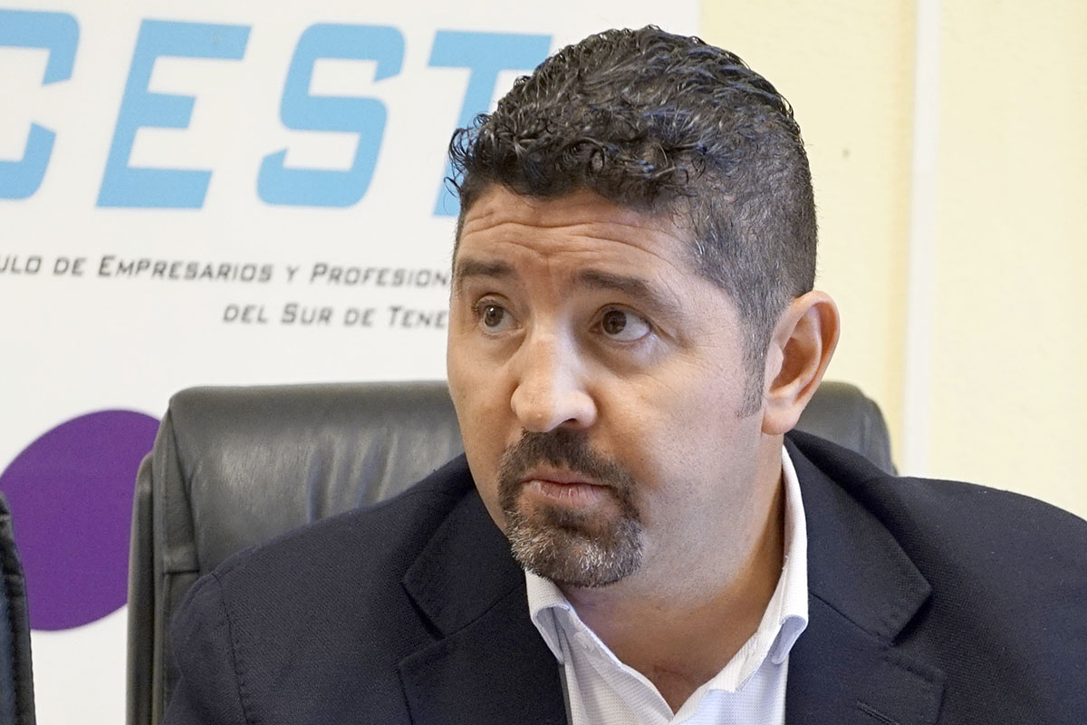 El CEST anima al presidente Torres a seguir defendiendo ante el Estado los test de antígenos