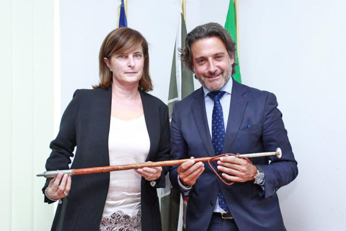 El presidente del Parlamento de Canarias, Guatavo Matos, con la anterior presidenta de la CALRE, Donatella Porzi, en Bruselas. Cedida. NOTICIAS 8 ISLAS