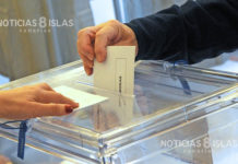 Ejerciendo el derecho al voto. © Manuel Expósito. NOTICIAS 8 ISLAS.