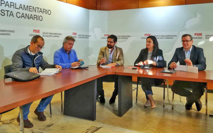 Reunión PSOE y UGT. Cedida. NOTICIAS 8 ISLAS.