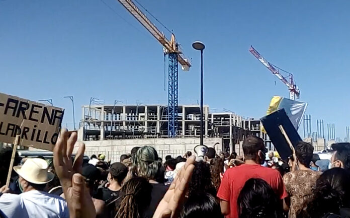 Manifestación contra la construcción del hotel en La Tejita./ Archivo, cedida.