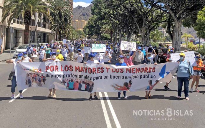 Manifestación de trabajadores y usuarios de Ansina y del Cidemat el pasado 27 de junio./ ©Manuel Expósito.