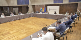 Reunión en la sede de Presidencia en Santa Cruz de Tenerife del Plan Reactiva Canarias./ Cedida.