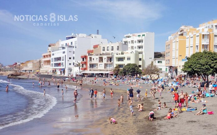 Playa de El Médano antes de la pandemia. ©Manuel Expósito. NOTICIAS 8ISLAS.