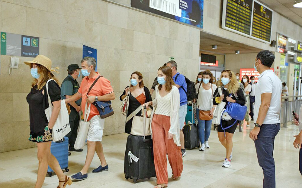 CEST: “los turistas podrán seguir viajando a Tenerife”