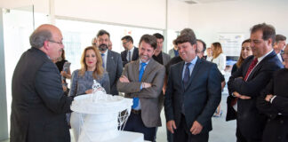Carlos Alonso en una visita a las instalaciones de los edificios especializados IACTec y Nanotec en febrero de 2019./ Cedida.