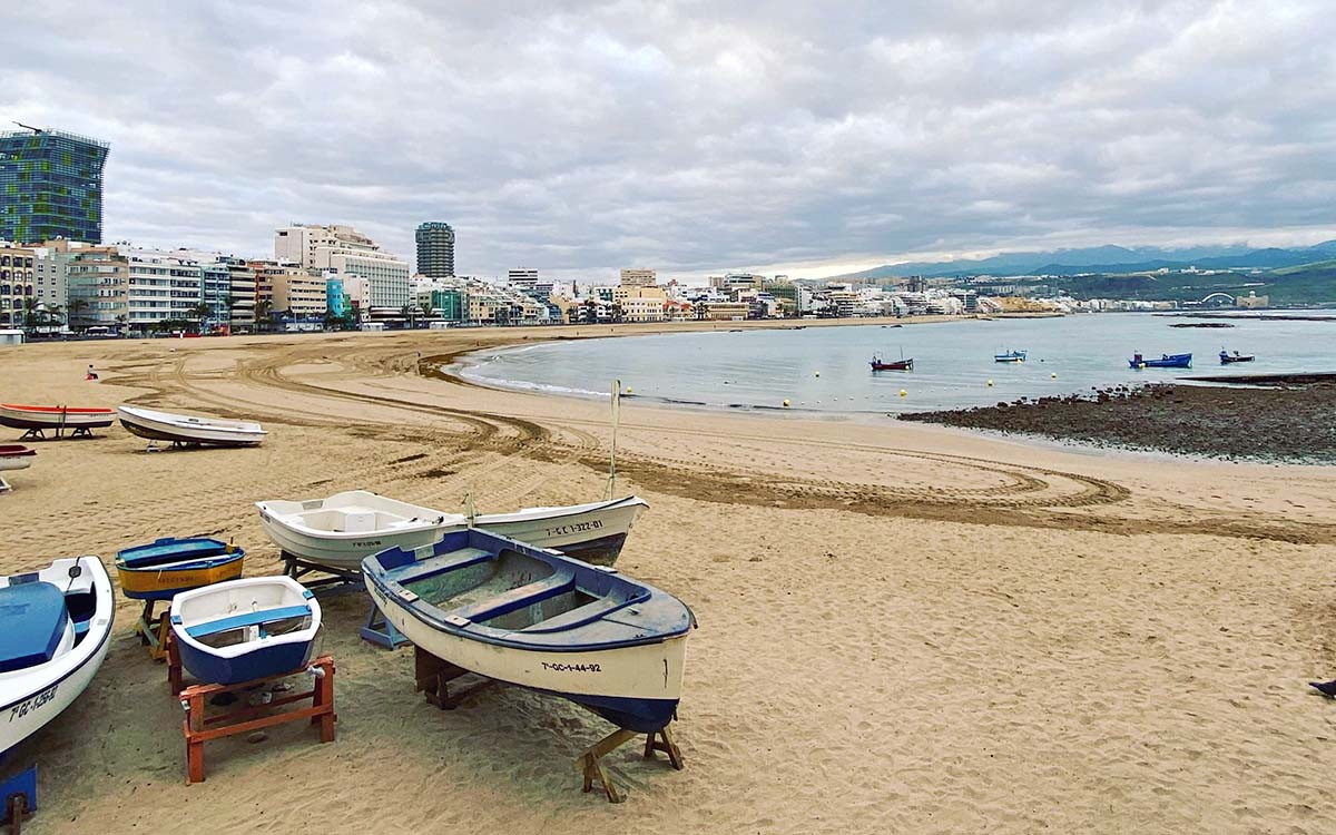 Las Palmas | El Ayuntamiento inicia la ordenación de la actividad deportiva y de los servicios en la playa de Las Canteras