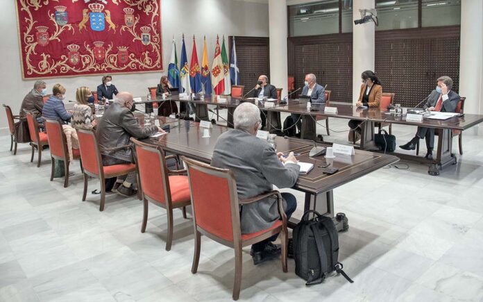 Mesa y Junta de Portavoces del Parlamento de Canarias./ Cedida.