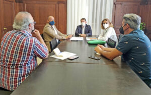 Reunión con representantes de la Asociación de la Industria Musical Canaria (AIMCA)./ Cedida.