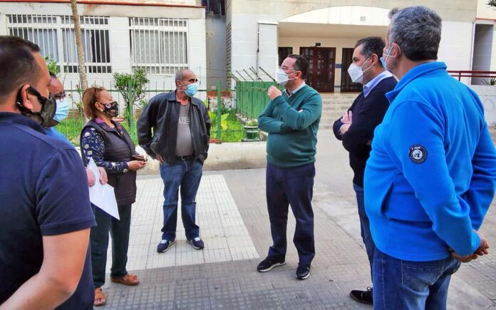 Visita realizada por el presidente del PP de Gran Canaria, Poli Suárez, el secretario general, Óscar Mata, y el concejal municipal popular Ignacio Guerra./ Cedida.