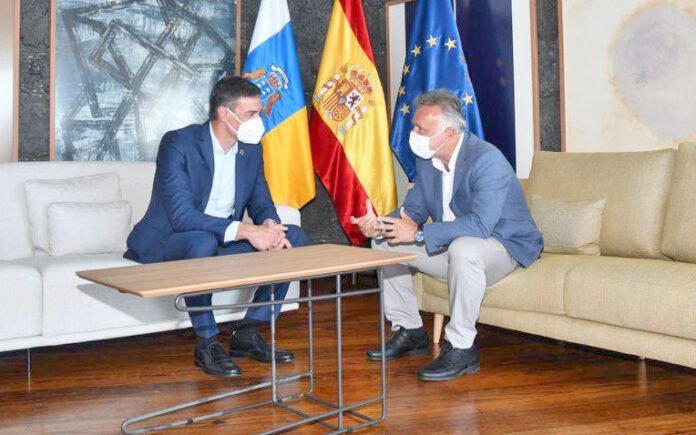 El presidente de Canarias, Ángel Víctor Torres, y su homólogo en el Gobierno de España, Pedro Sánchez./ Cedida.