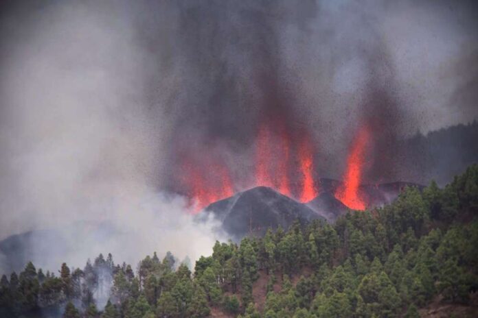 Imagen del cono principal del volcán publicadda por digital palmero El Time.