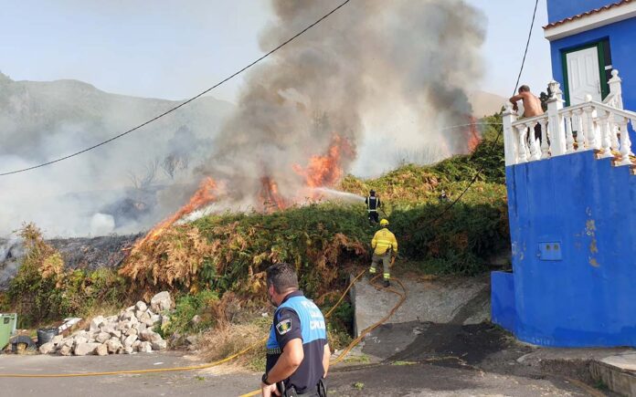Incendio ayer en La Orotava./ Twitter @LaOrotava