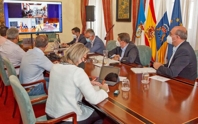 Reunión hoy de la Comisión Mixta para la recuperación de la isla de La Palma./ Cedida.