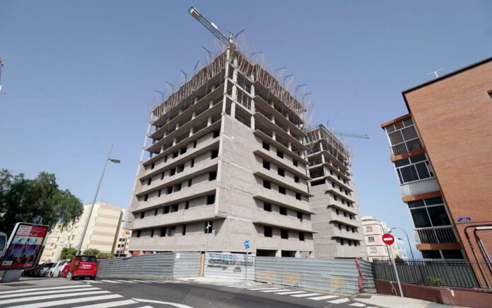 Construcción de 115 viviendas en S/C. de Tenerife./ © Manuel Expósito.