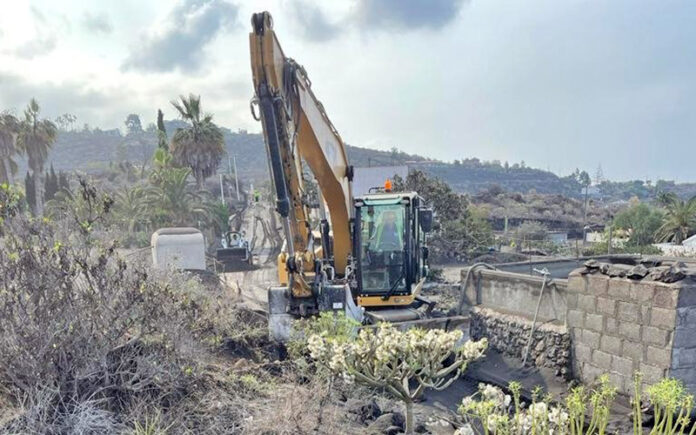 Comienzan las obras de acondicionamiento de la carretera que comunica con Puerto Naos./ Cedida.