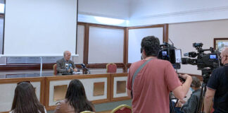 Un momento de la rueda de prensa ofrecida por el letrado José Luis Langa González./ Cedida.