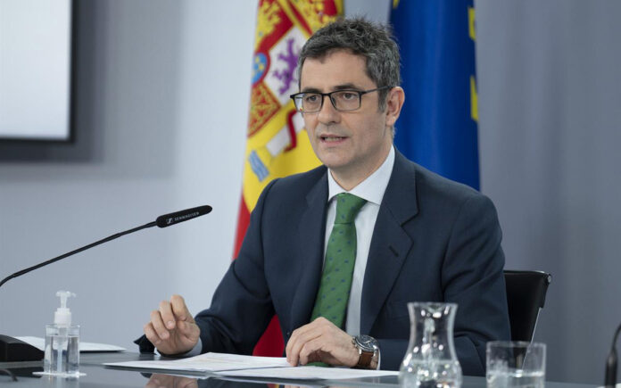 El ministro Félix Bolaños durante su intervención en la rueda de prensa posterior al Consejo de Ministros./ Pool Moncloa, Borja Puig de la Bellacasa.