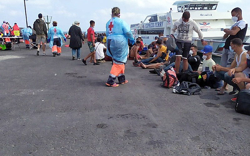 Betancort lamenta la nefasta gestión de la crisis migratoria y el atropello en la instalación del SIVE de Lanzarote