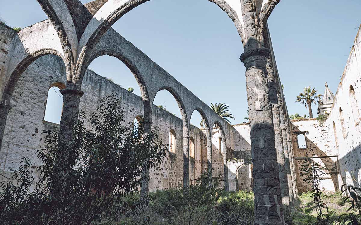 Ruinas de San Agustín, de nuevo, vivir de las rentas