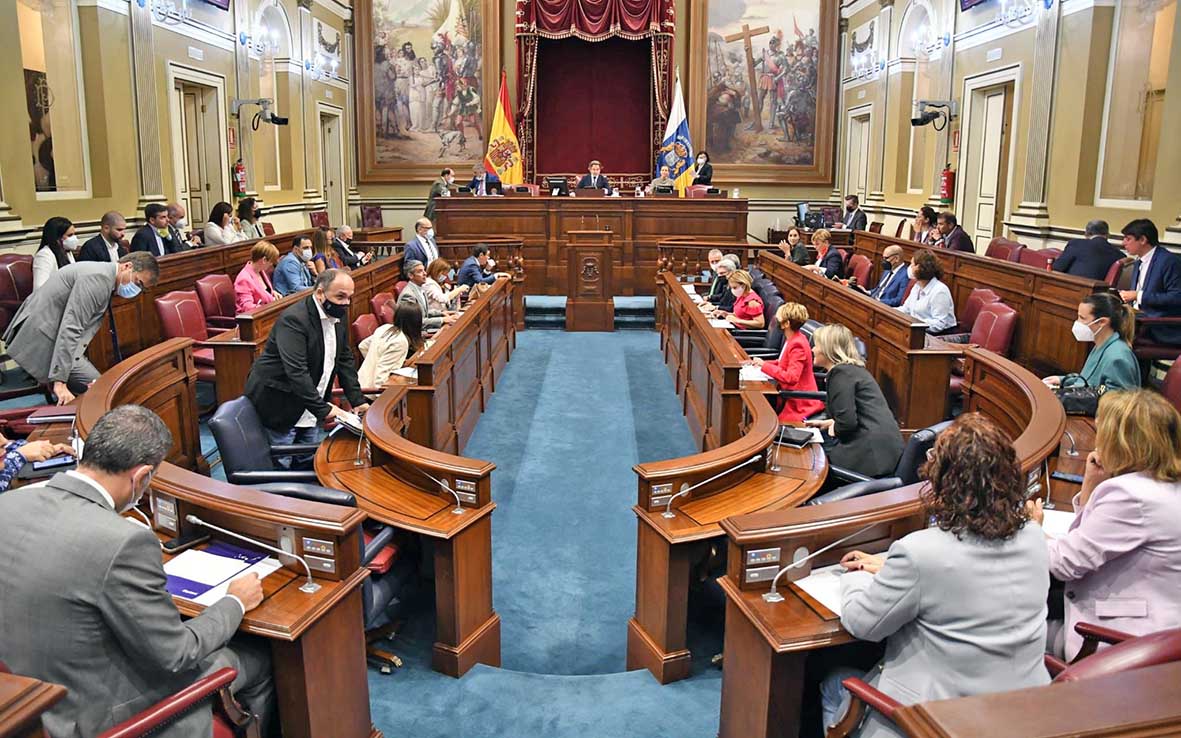 El pleno del Parlamento aprueba la nueva ley electoral canaria
