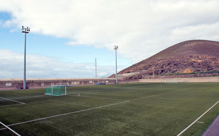 Campo de Fútbol Los Cabildos./ www.buenavistadelnorte.es - Luz Sosa.