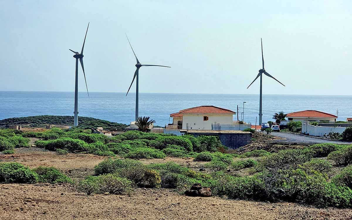 Arico presenta alegaciones al proyecto del parque eólico marino de la Autoridad Portuaria