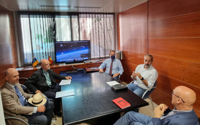 Reunión con representantes de la AA.VV. de La Quinta de Chimaque./ Cedida.