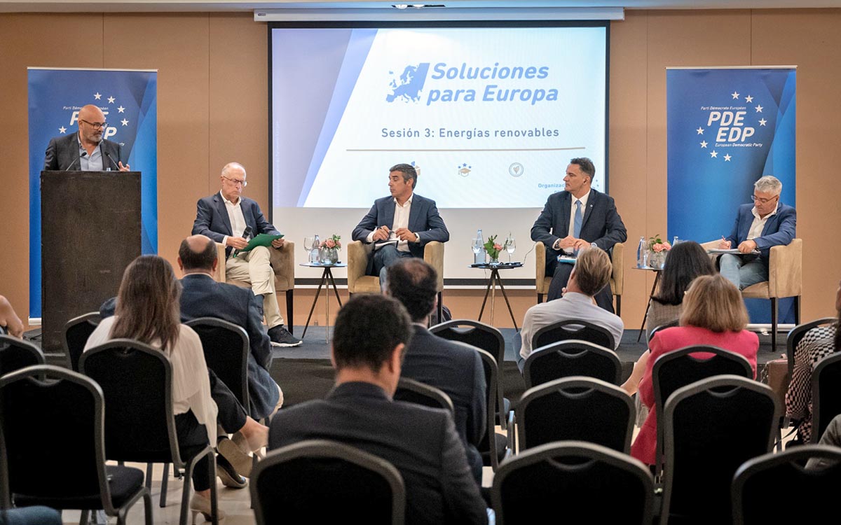 Diputados europeos y expertos subrayan las “enormes posibilidades” de Canarias como “espacio estratégico” en la UE