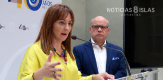 El portavoz del Grupo Nacionalista Canario, José Miguel Barragán, y la diputada Nieves Lady Barreto./ © Manuel Expósito.