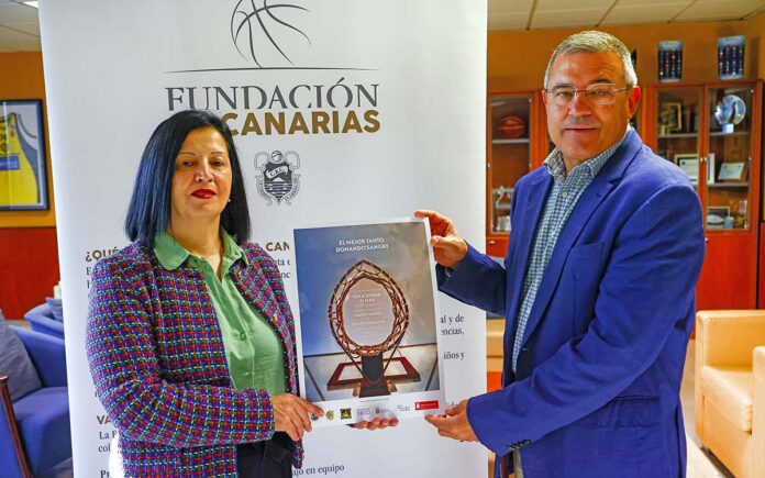 La presidenta del ICHH, Teresa Gutiérrez , y el presidente del Lenovo Tenerife, Félix Hernández.