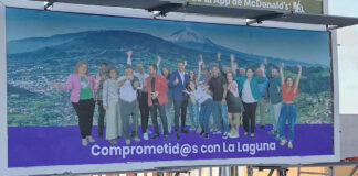 Valla con el lema Comprometid@s con La Laguna.