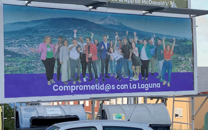Valla con el lema Comprometid@s con La Laguna.