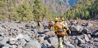 La cuadrilla BRIF de Puntagorda con 8 bomberos forestales en aproximación al incendio forestal en el PN de la Caldera de Taburiente. | @AT_Brif