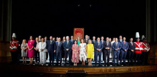 Foto de familia de los 29 concejales y concejalas de la nueva Corporación.