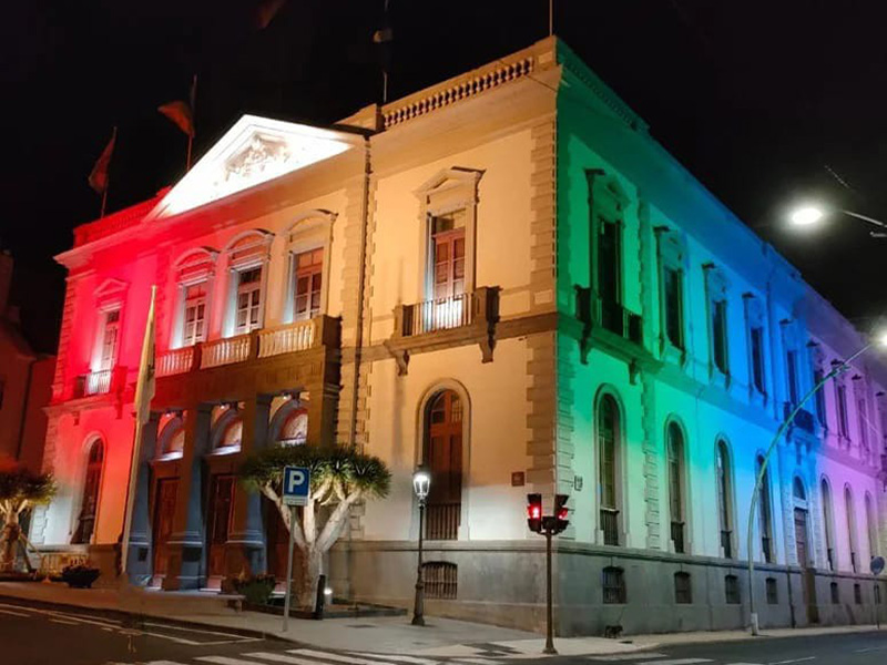Santa Cruz conmemora el Día del Orgullo con la iluminación de su fachada y diversos actos