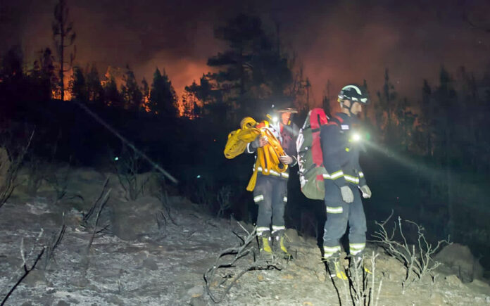 Incendio forestal de Arafo. | Foto: @BomberosTf