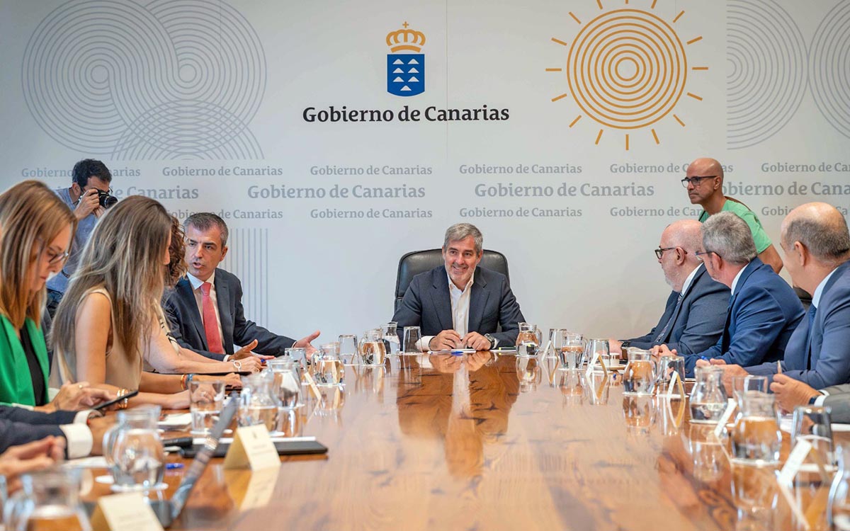 Canarias | El Gobierno garantiza a empresarios y sindicatos que habrá Presupuesto en 2024