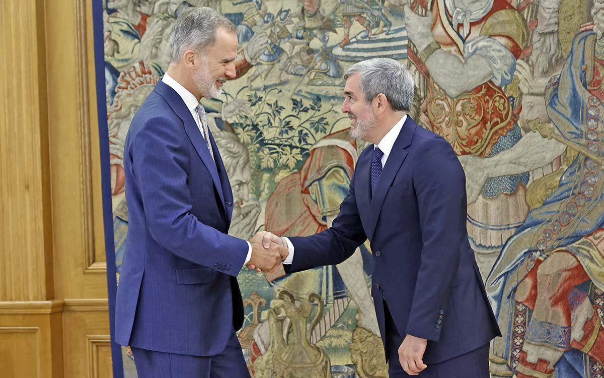 Clavijo traslada a Felipe VI su “preocupación creciente” por la falta de respuesta efectiva en política migratoria