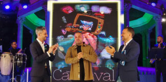 Arón Morales Pérez, ganador con el cartel “+Carita TV”.