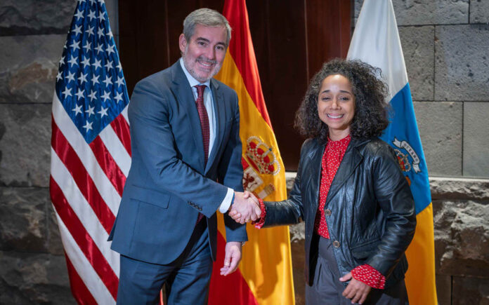 El presidente de Canarias, Fernando Clavijo, y la embajadora de Estados Unidos en España, Julissa Reynoso.