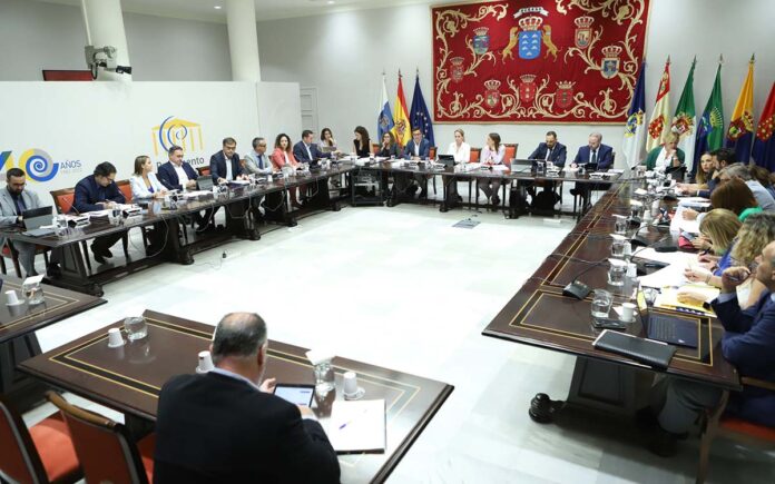 El jueves, 2 de noviembre, dieron comienzo las comparecencias informativas de todos los consejeros del Gobierno de Canarias ante la Comisión de Presupuestos y Hacienda.