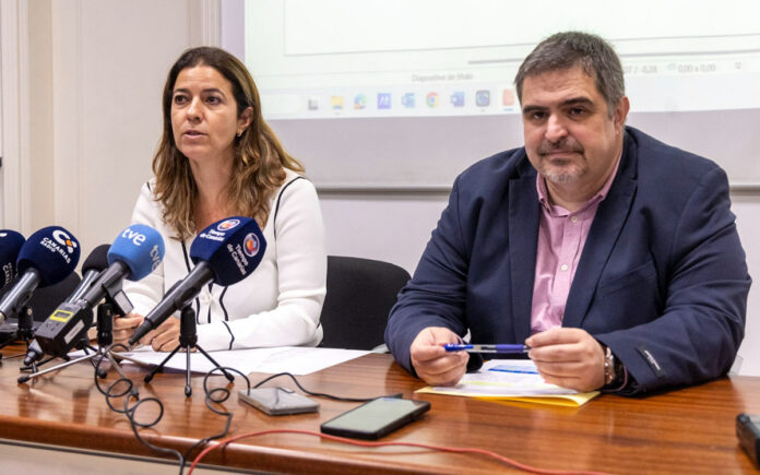 La viceconsejera de Empleo, Isabel León y el director general de Trabajo, José Ramón Rodríguez.