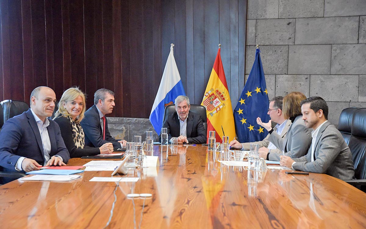 Canarias propone modificar el Código Civil para conseguir el reparto obligatorio de menores migrantes
