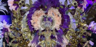 Katia Gutiérrez Thime, Reina del Carnaval de Las Palmas de Gran Canaria, con la fantasía"El tesoro de Midas", diseñada por Masbe Creaciones. | Quique Curbelo.