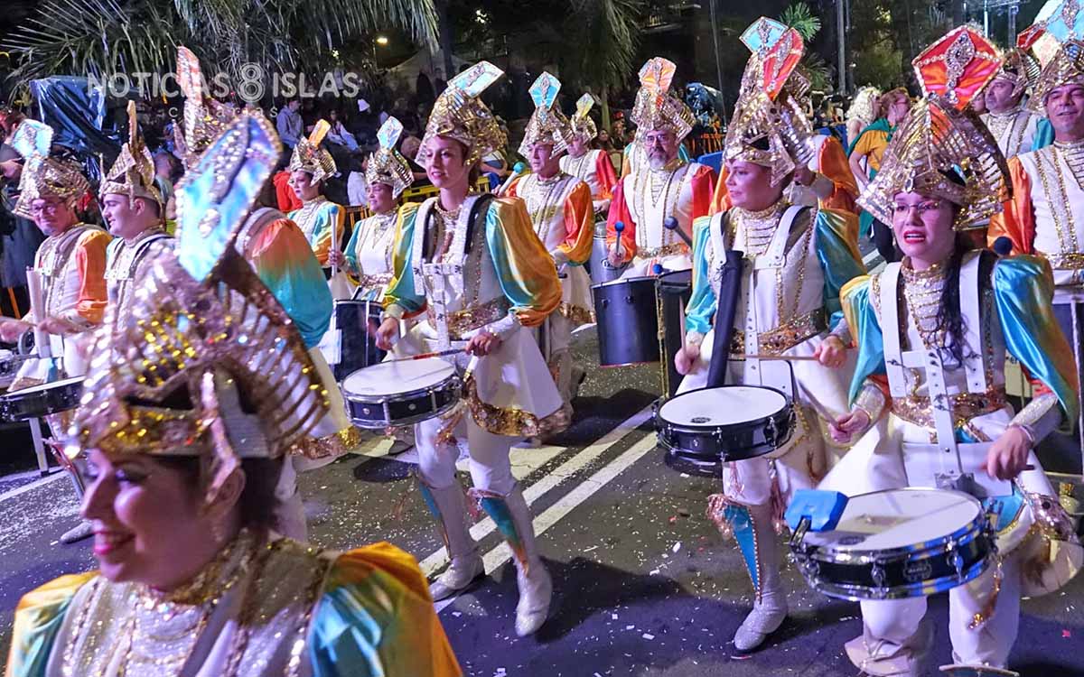 #CarnavalSC24 | La Cabalgata Anunciadora da la salida al Carnaval callejero de Santa Cruz de Tenerife
