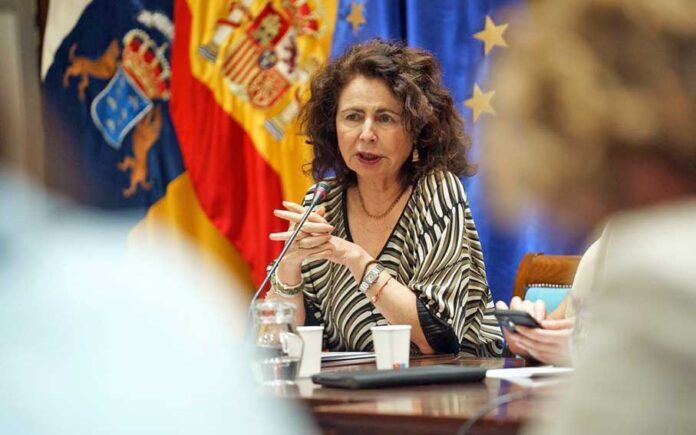 Matilde Asián, consejera de Hacienda y Relaciones con la Unión Europea del Gobierno de Canarias.
