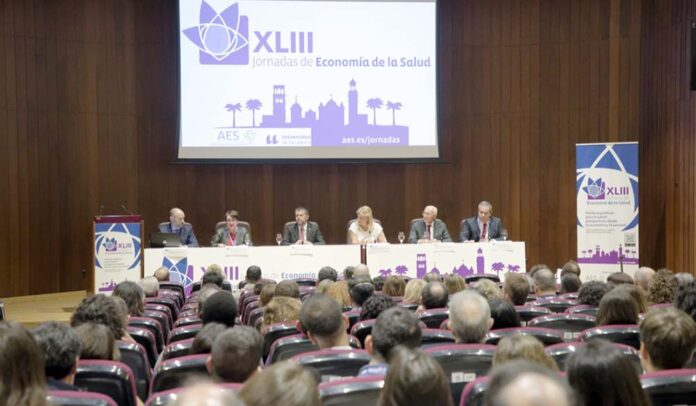 Sesión inaugural de las XLIII Jornadas de Economía de la Salud. | Emeterio Suárez.